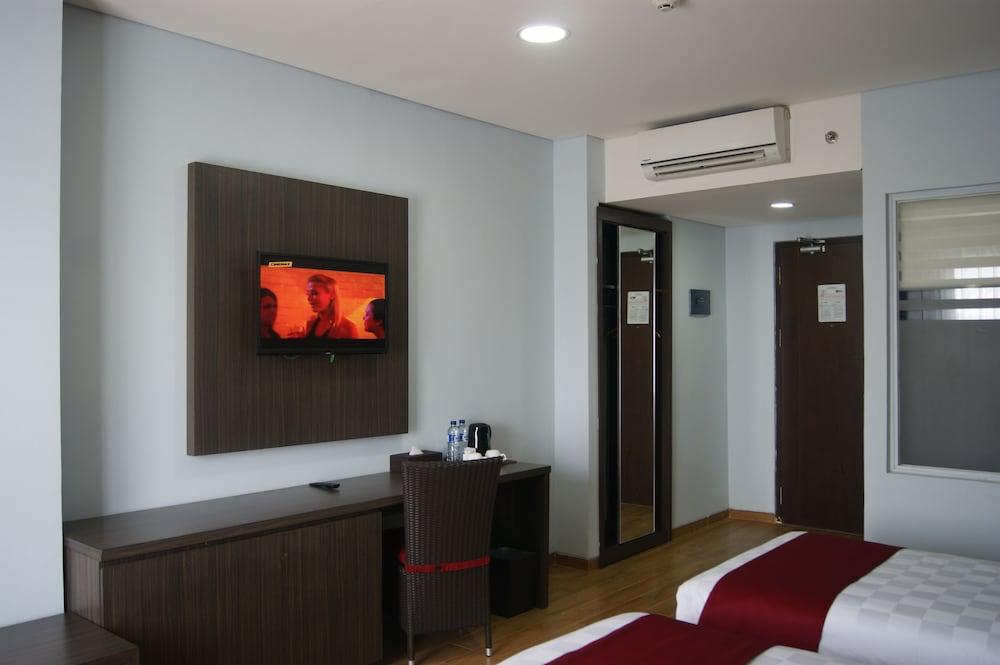 Merapi Merbabu Hotels Bekasi Exterior foto