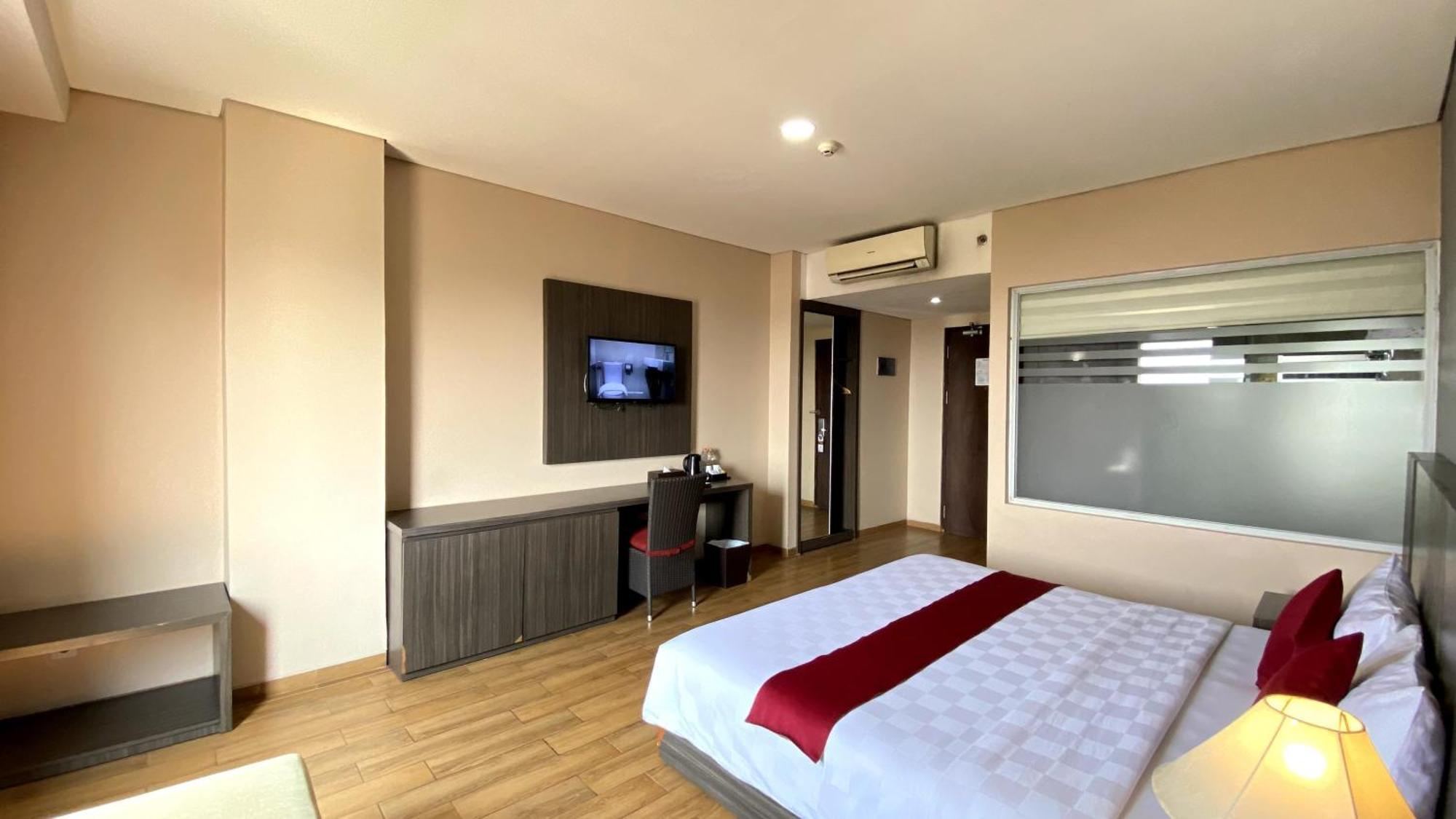 Merapi Merbabu Hotels Bekasi Exterior foto