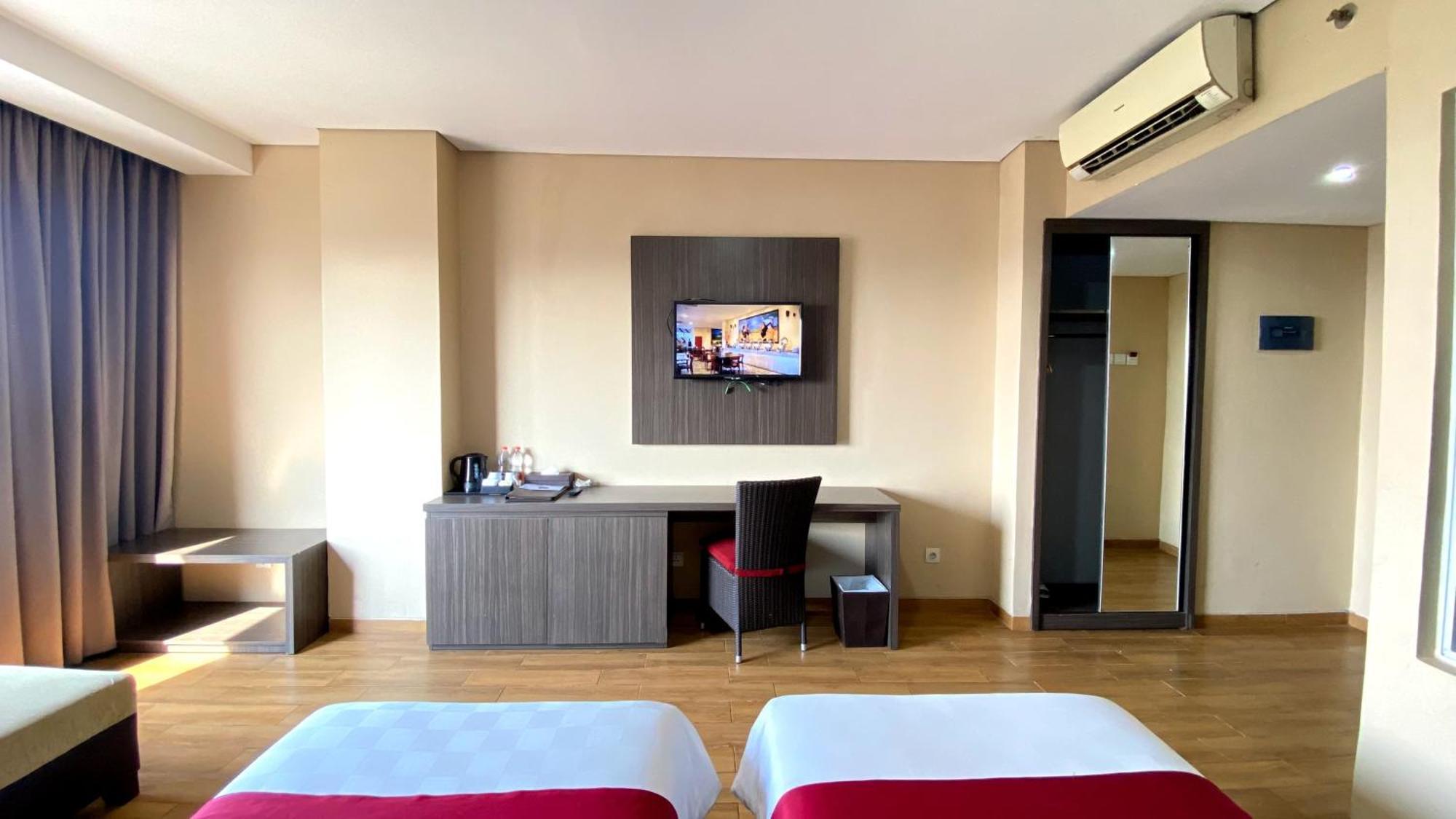 Merapi Merbabu Hotels Bekasi Exterior foto