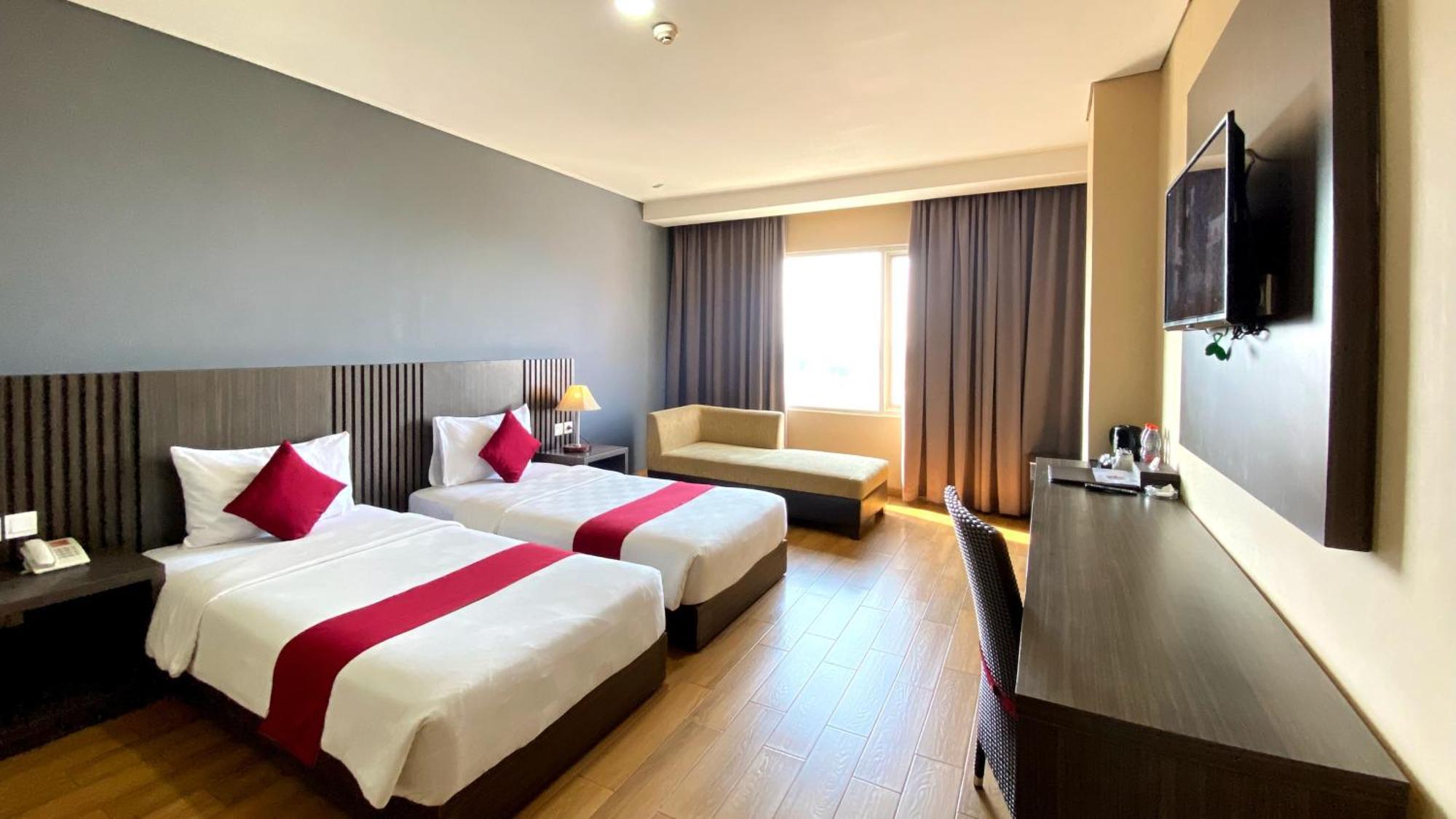 Merapi Merbabu Hotels Bekasi Exterior foto
