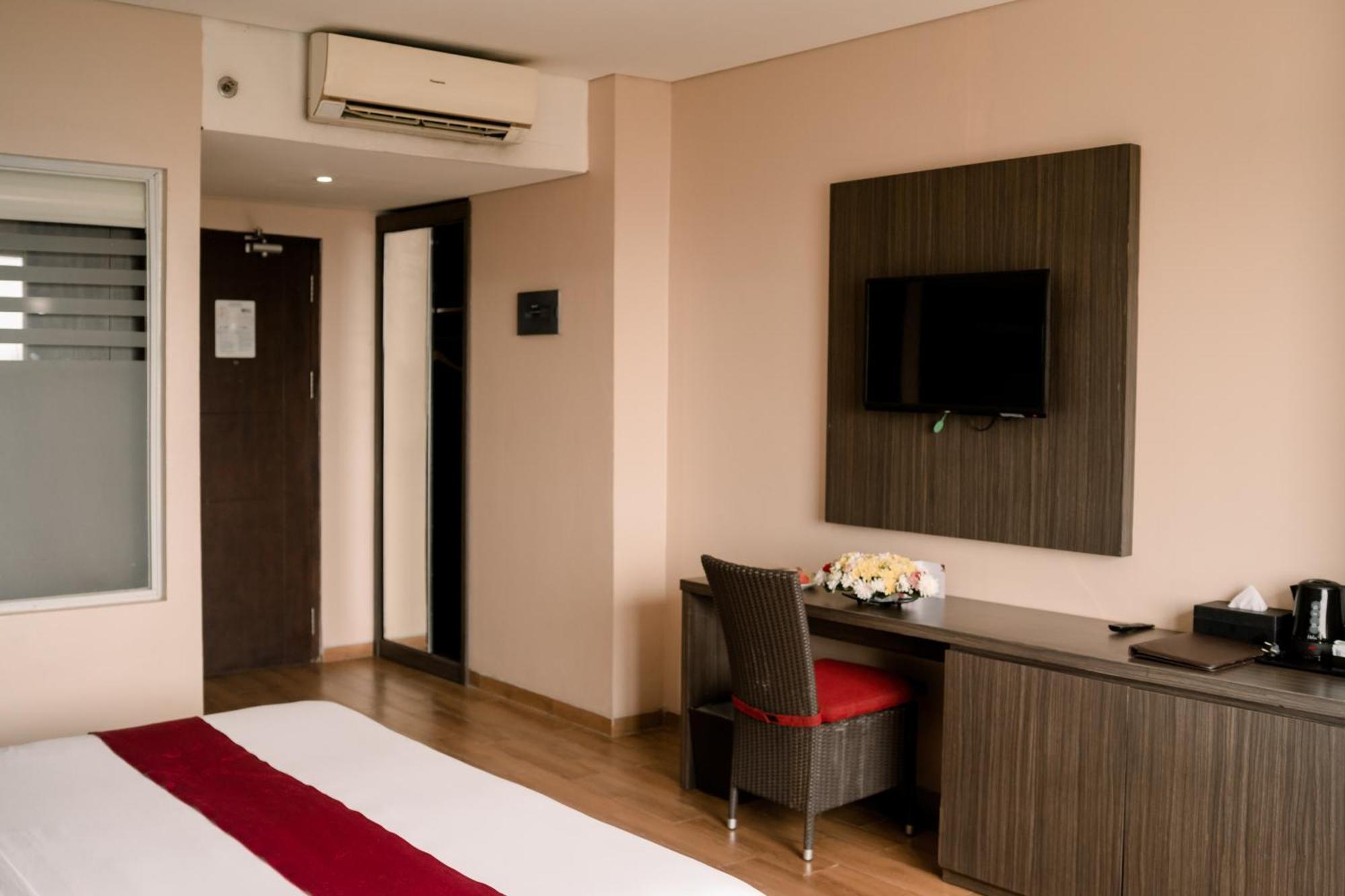 Merapi Merbabu Hotels Bekasi Exterior foto